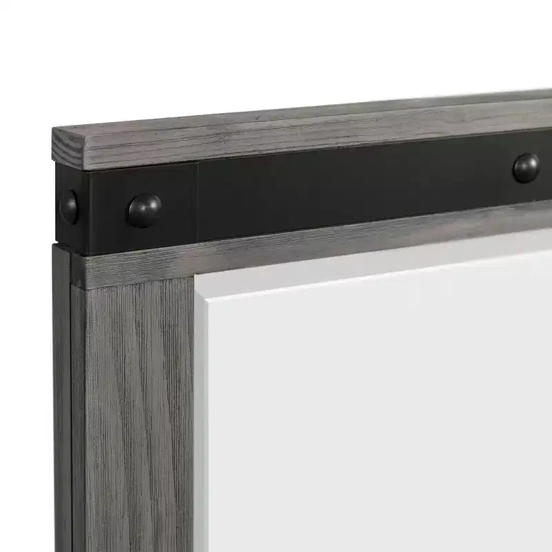 Ensemble de chambre à coucher King Panel gris - : Comprend commode, chiffonnier et table de chevet